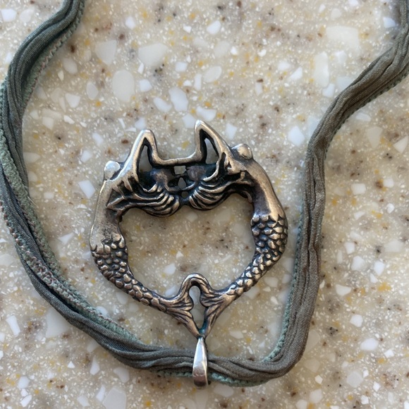 Vintage pewter mermaid necklace - Picture 4 of 4
